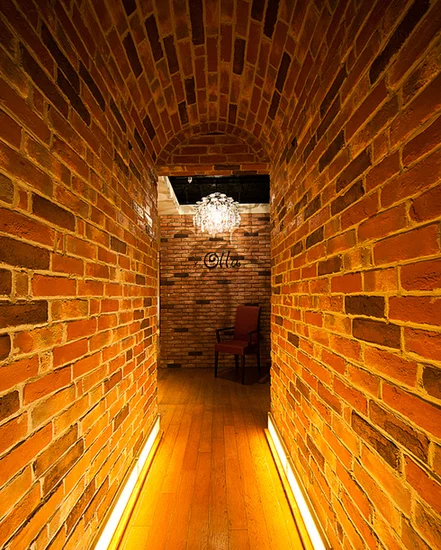 隠れ家的な店内入口