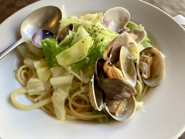 道産アサリとキャベツの白ワインソース