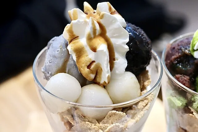 黒胡麻白玉パフェ