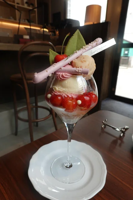 さくらんぼとホワイトチョコレート