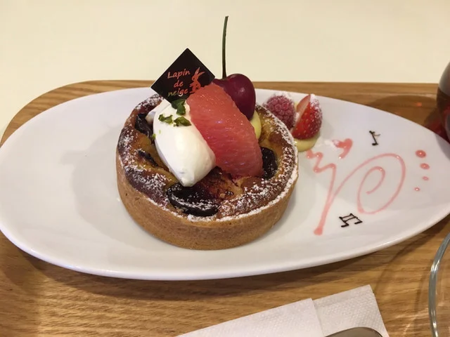 サクランボとグレープフルーツのタルト