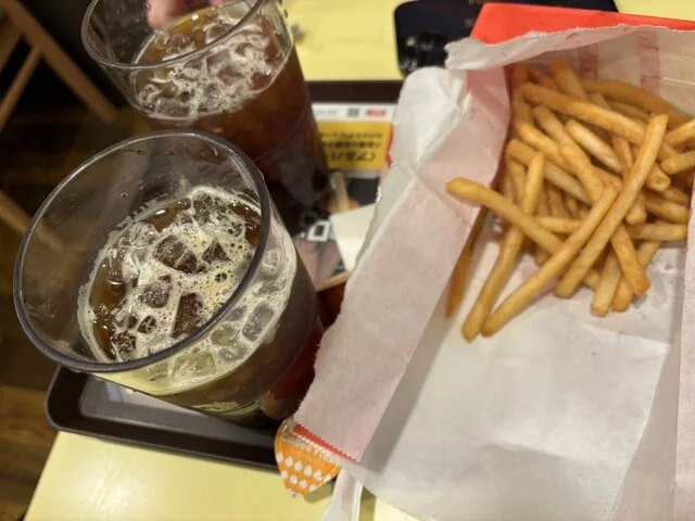 アイスコーヒーとふるポテ