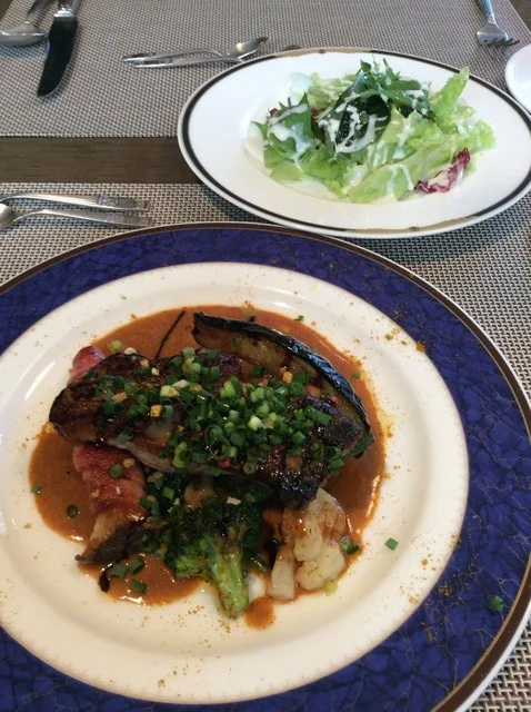 白身魚とサラダ