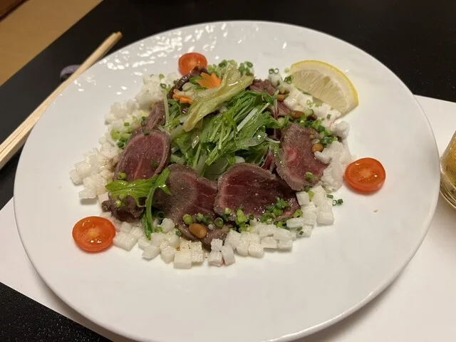 国産牛のたたきサラダ仕立て