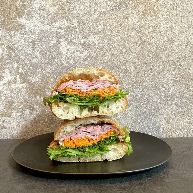 豚ハムとキャロットラペのサンド