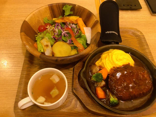 クリームオムライス