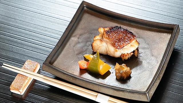 目抜きの焼き物