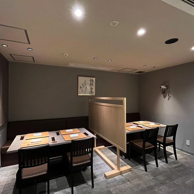 4名テーブル席×2