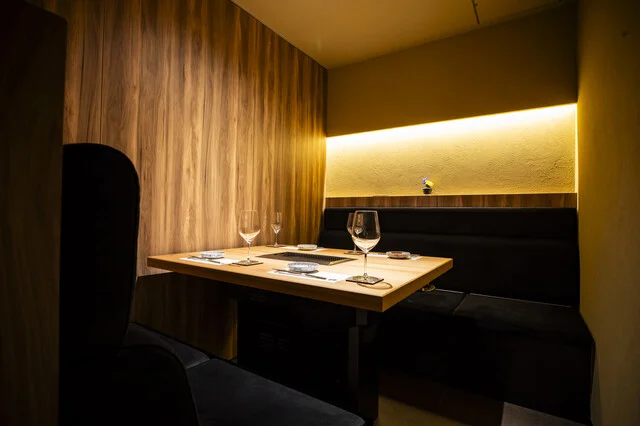 落ち着いた雰囲気の半個室