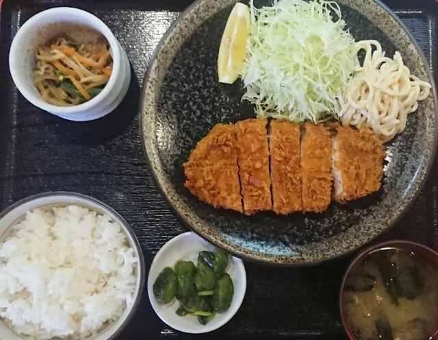 ロースカツランチ