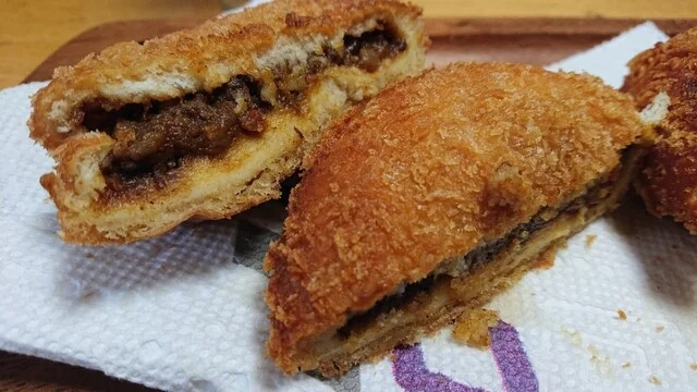 カレーパン断面