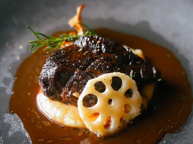 牛肉の赤ワイン煮込み