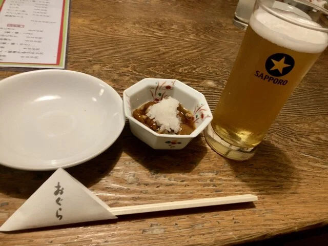 お通し（なめこおろし）、生ビール