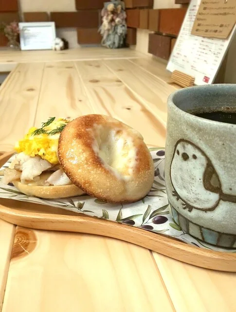 本日のベーグルサンド小ぶり（道産鱈とマッシュポテトのチーズメルト）