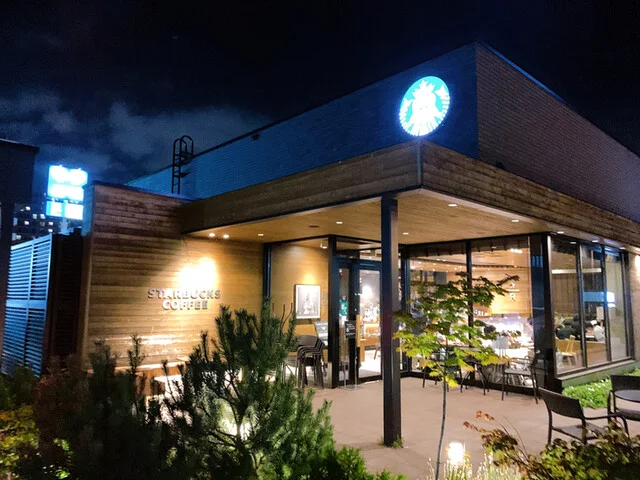 スターバックスコーヒー札幌旭ケ丘店｜Reserve店舗で味わう特別なコーヒー体験【ウマ店】