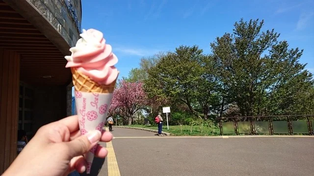 イチゴとバニラのミックスソフト