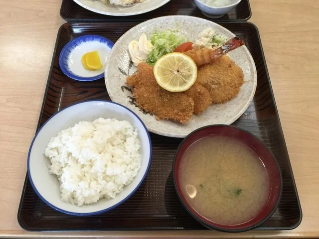 ミックスフライ定食