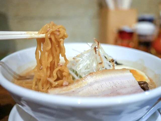 縮れ麺