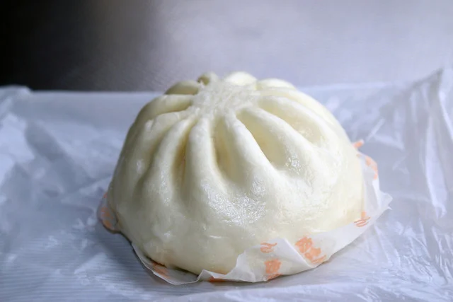 肉まん（150円）