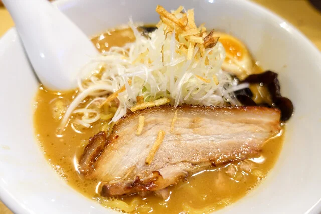 麺屋雪風すすきの店｜札幌屈指の行列店で味わう濃厚味噌らーめん【20年続く老舗の実力】