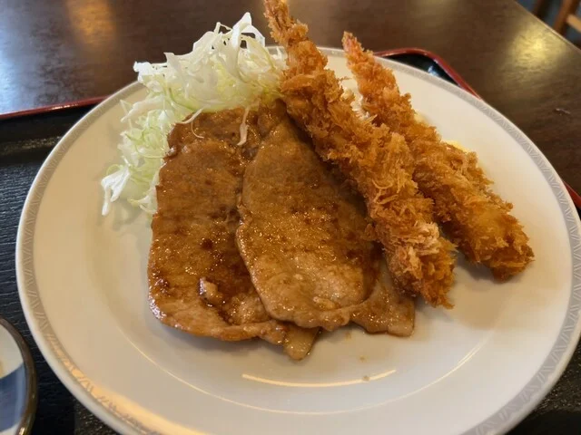 生姜焼きとエビフライ