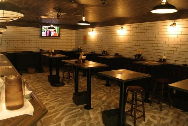 立ち飲みテーブル席