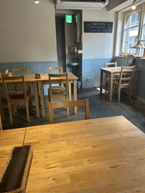 内観（テーブル席）