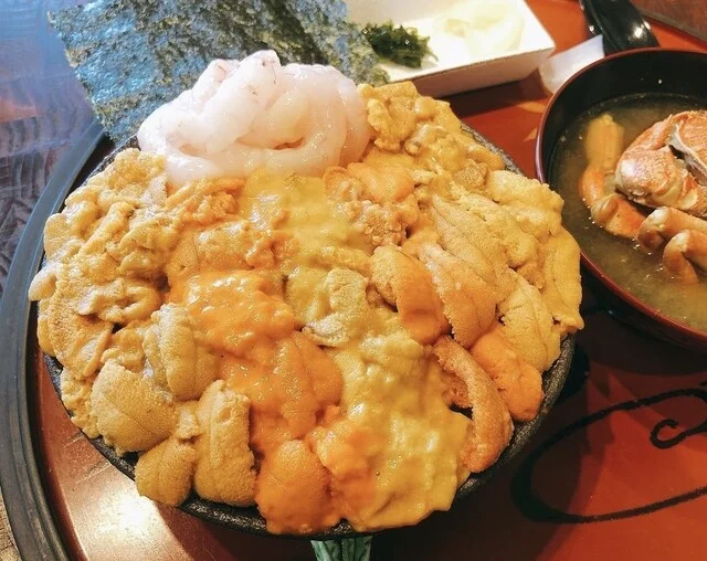 余市産うに食べ比べ丼