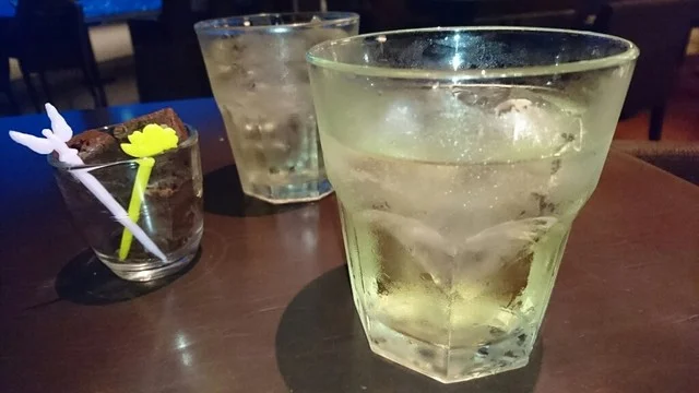 竹鶴ハイボールとドライフルーツ入りチョコ