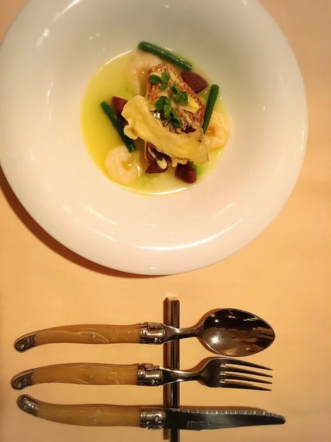 活オマール海老の蒸し焼き