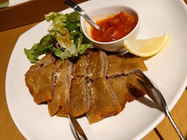 仔羊のカツレツ ミラノ風