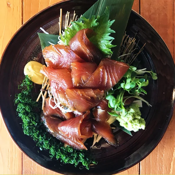 本マグロのこぼれ升盛り