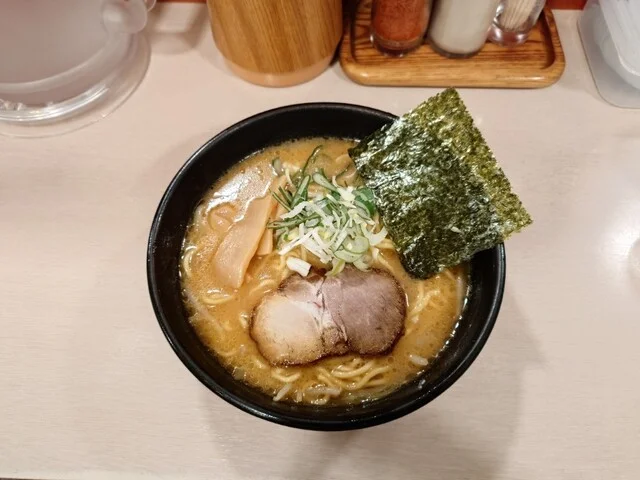 麺屋 開高 さっぽろテレビ塔店｜十勝ホエー豚麺が絶品の帯広発祥ラーメン店【札幌大通】