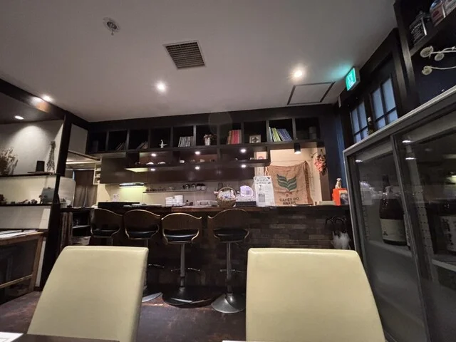 かふぇ&ばる ゆう｜札幌西11丁目駅直結の隠れ家カフェ&バー｜手作り餃子が評判