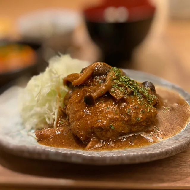 煮込みハンバーグ