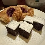 デニッシュとチョコレートブラウニー