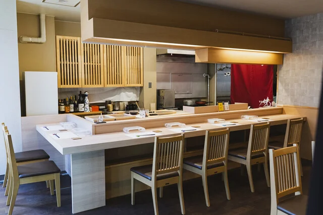 鮨処 暁 -akatsuki- 札幌駅｜ミシュラン修業の若き大将が握る江戸前&times;日本料理融合の寿司