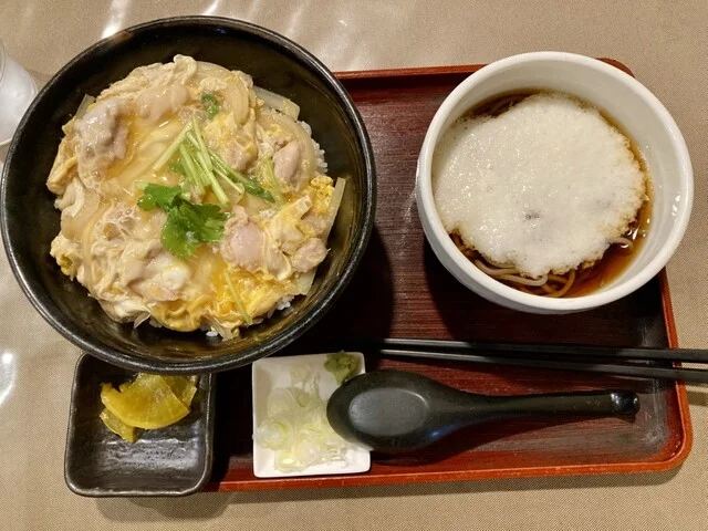 親子丼とミニ冷かけとろろそば