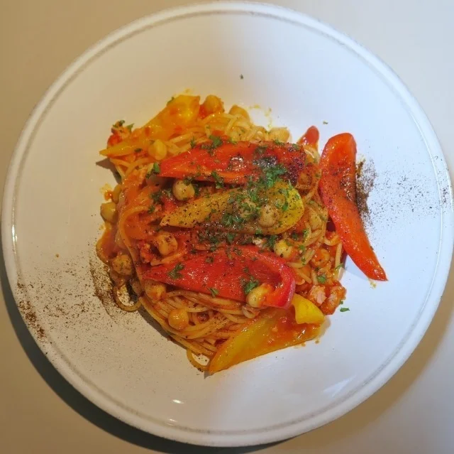 パプリカとひよこ豆のトマトソースパスタ