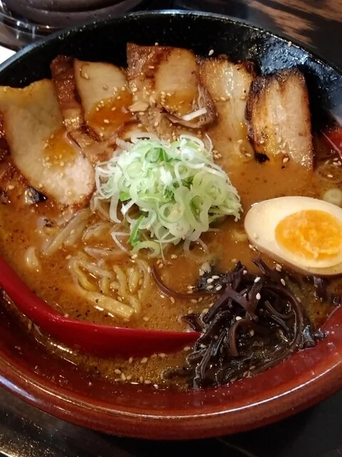 焙煎ごまみそ炙りとろ旨チャーシュー麺