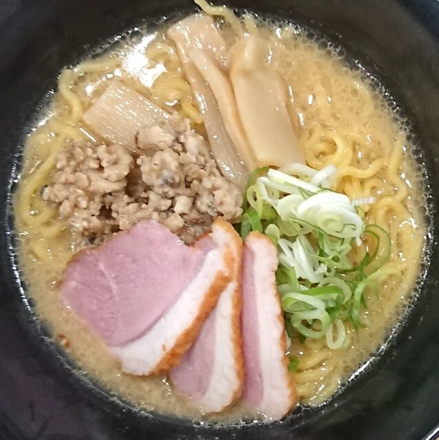 蕎麦屋の和風鴨ラーメン味噌