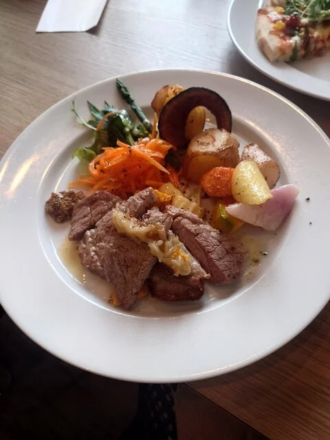 ルスツ豚肩ロースガーリックソテー