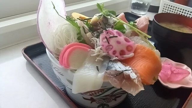 泊丼&yen;1200