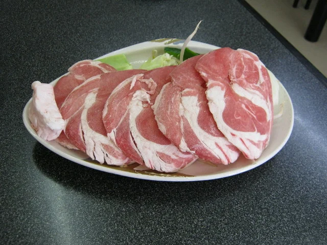 ジンギスカン定食の肉と野菜