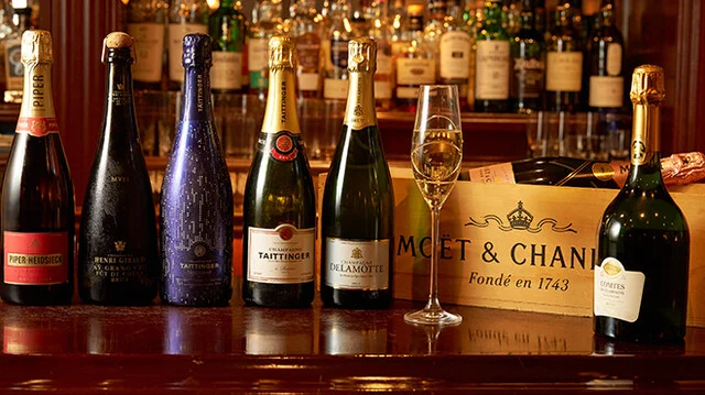 シャンパンのボトル集合体