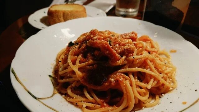 トマト・ベーコンソースパスタ