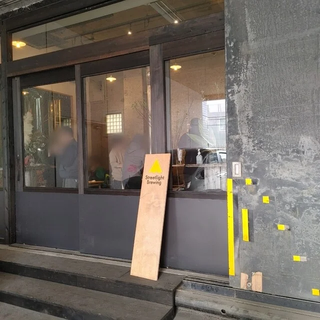 Streetlight Brewing 夜の外観