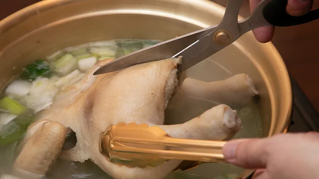 タッカンマリ切り分けシーン2