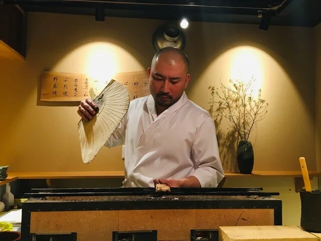 カウンター目の前で焼き上げる