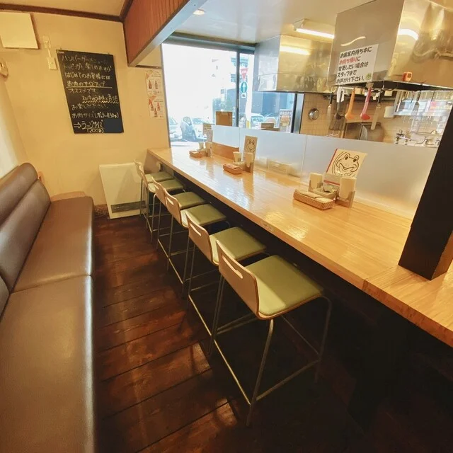 1階カウンター席